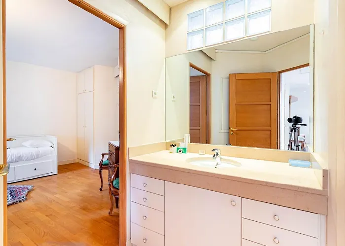 아파트 Guestready - Spacious Comfort In The 8th 파리