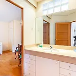 Apartament Guestready - Spacious Comfort In The 8th Paryż